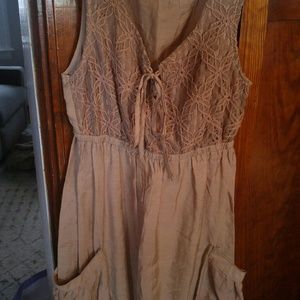 Tan dress with pockets